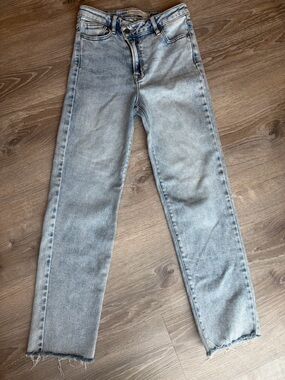 Light Wash Straight Leg Women’s Jeans